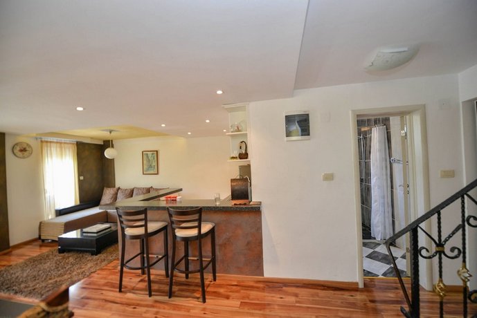 J & P Apartments