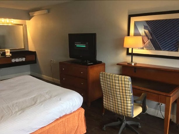 Extend a Suites Mobile North Motel