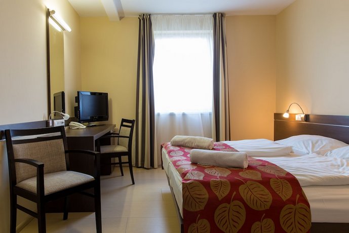 CE Plaza Hotel