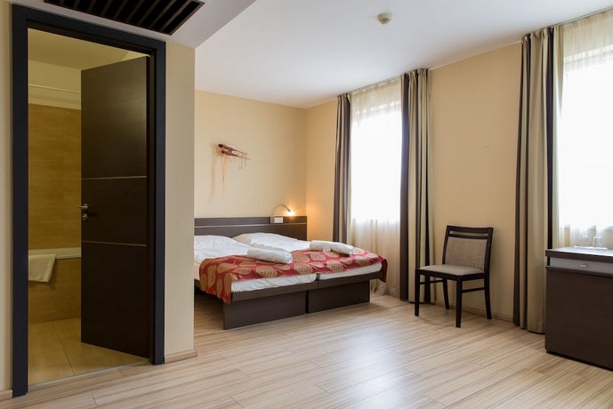 CE Plaza Hotel