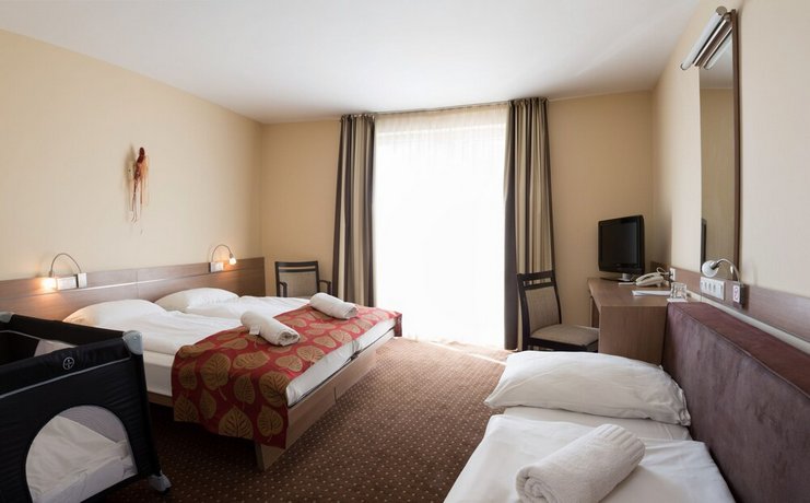 CE Plaza Hotel