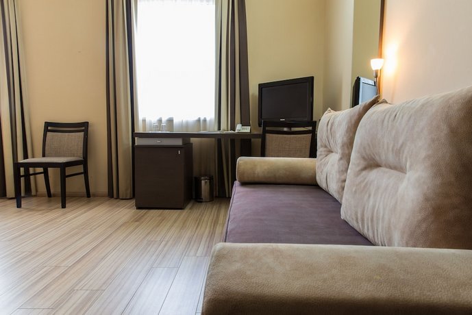 CE Plaza Hotel