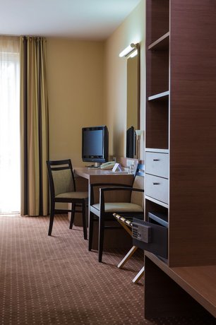 CE Plaza Hotel
