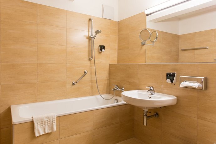 CE Plaza Hotel
