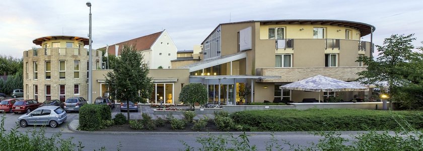 CE Plaza Hotel