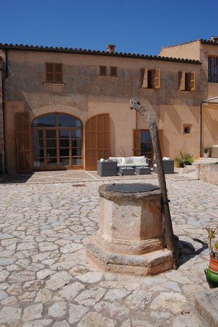 Hotel Rural Es Riquers