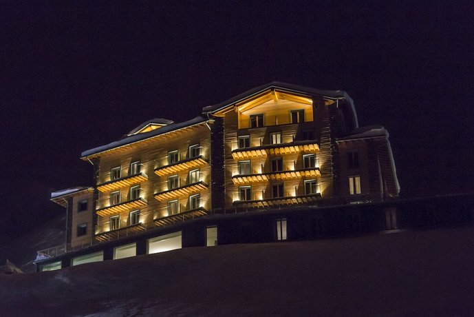 White Angel Hotel Baby La Vieille Ski Lift Italy thumbnail