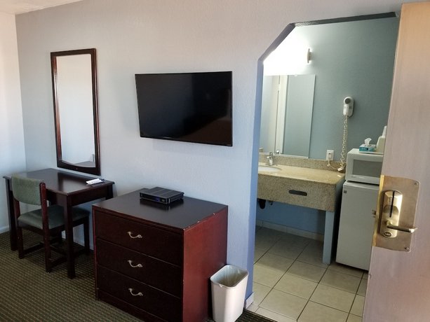 Travelodge by Wyndham Barstow