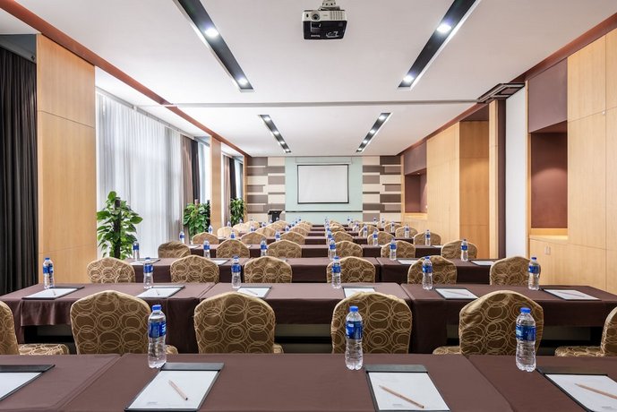 Holiday Inn Express Shanghai New Jinqiao