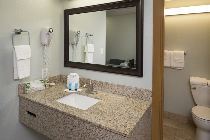 Rocky Waters Motor Inn