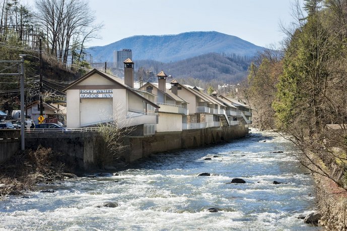 Rocky Waters Motor Inn