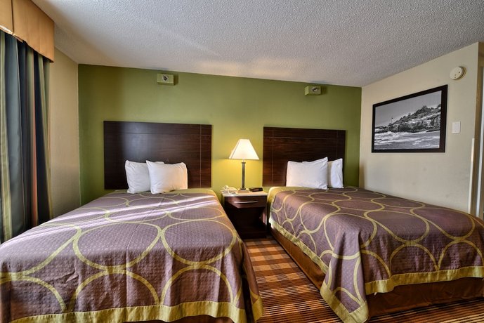 Super 8 by Wyndham Bangor