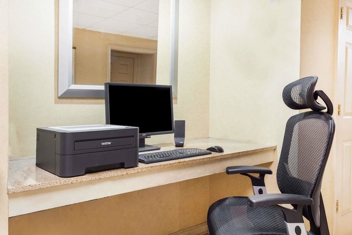 Days Inn by Wyndham Columbia