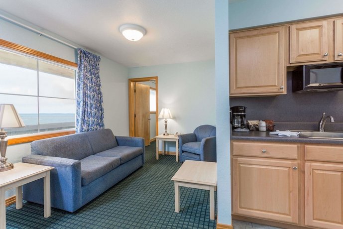 Days Inn & Suites by Wyndham Kill Devil Hills Mariner