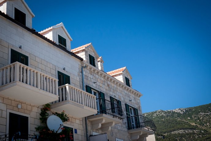 Luxury Seaside Apartments Bol