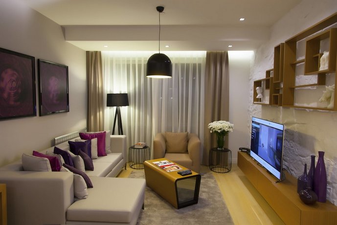 The Leos Residence