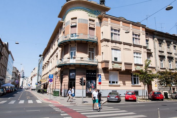 LOOX serviced apartments Hatzova