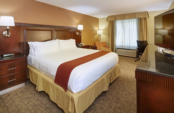 Holiday Inn Express & Suites San Diego-Sorrento Valley