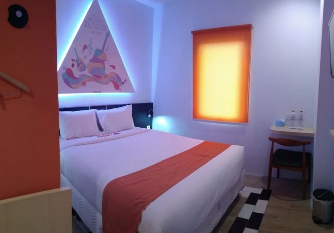 Front One Inn Semarang