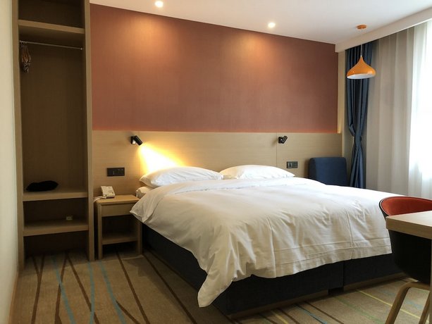 Ibis Styles Chengdu American Center Hotel