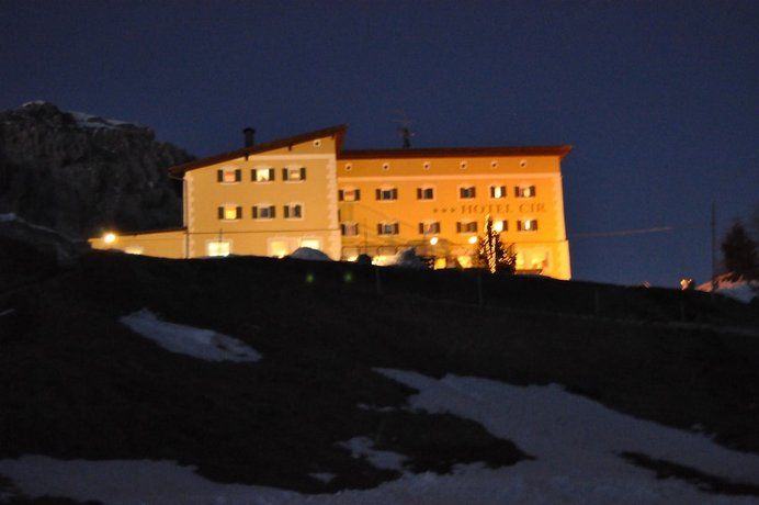 Hotel Cir Dantercepies-Sella Ski Area Italy thumbnail