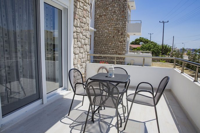 Haraki Stone Apartments