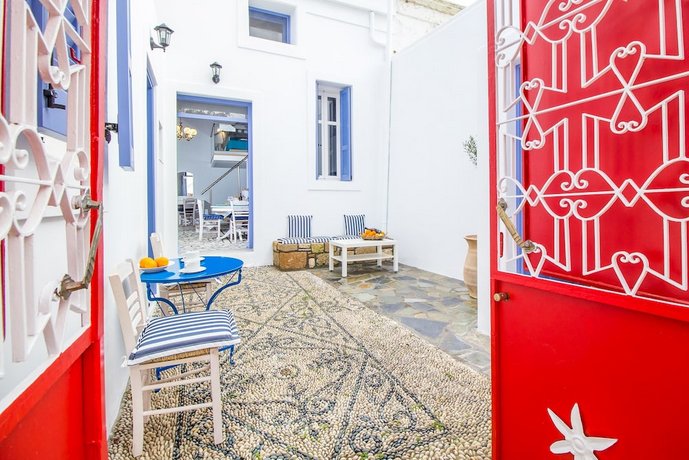 The red door in Koskinou