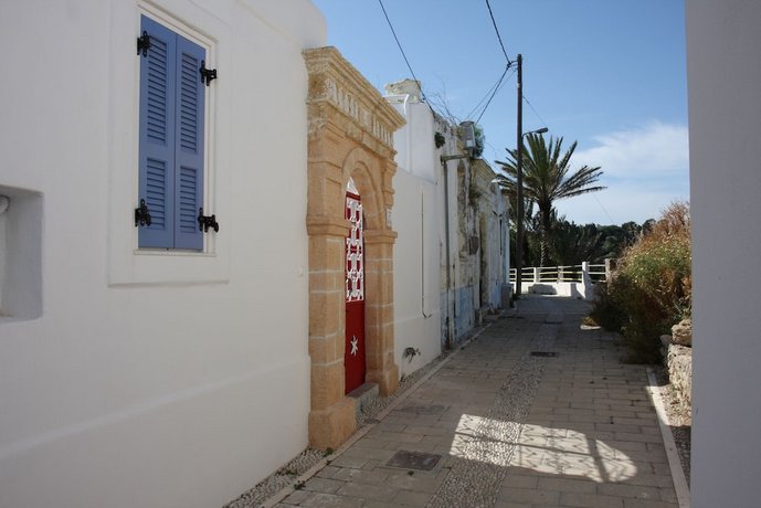 The red door in Koskinou