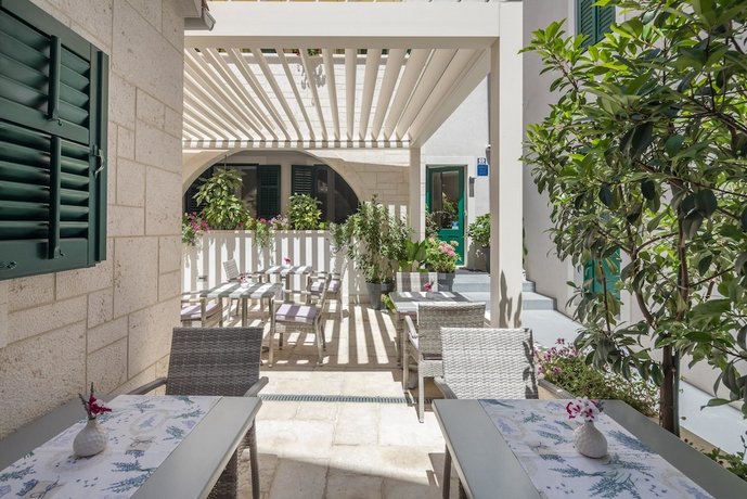 Balatura The Fine Bed&Breakfast Split (ex. Balatura Split Luxury Rooms)