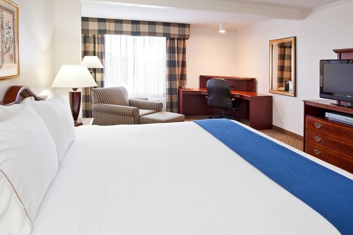 Holiday Inn Express & Suites Alliance