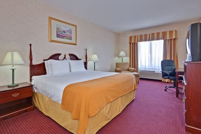 Holiday Inn Express Hotel & Suites Brookville