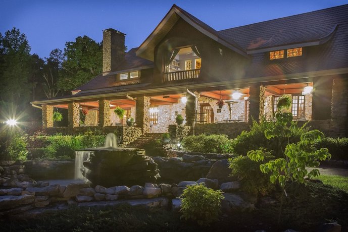 Hilltop Manor Bed & Breakfast