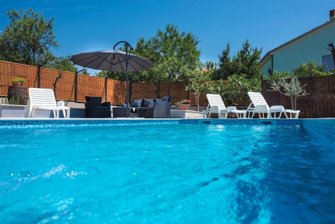 Apartments with pool 992