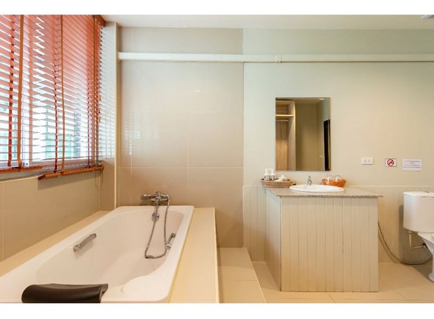 Thonglor Suites