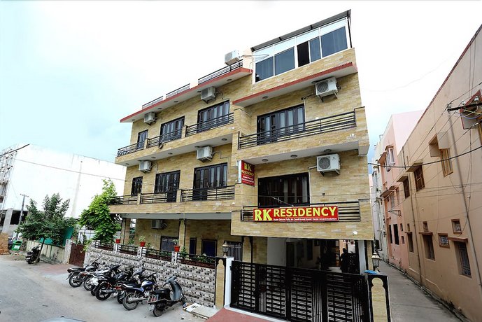 OYO 11868 Rk Residency