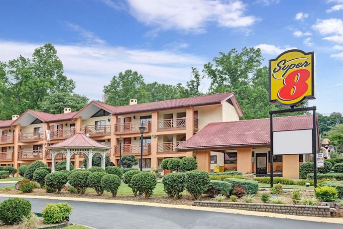 Super 8 by Wyndham Downtown Gatlinburg at Convention Center Roaring Fork Motor Nature Trail United States thumbnail