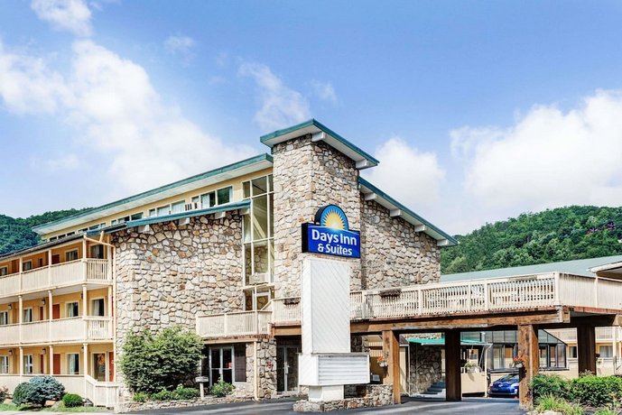 Days Inn & Suites by Wyndham Downtown Gatlinburg Parkway Mysterious Mansion United States thumbnail
