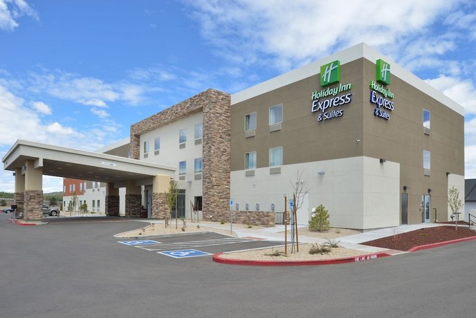 Holiday Inn Express & Suites Williams