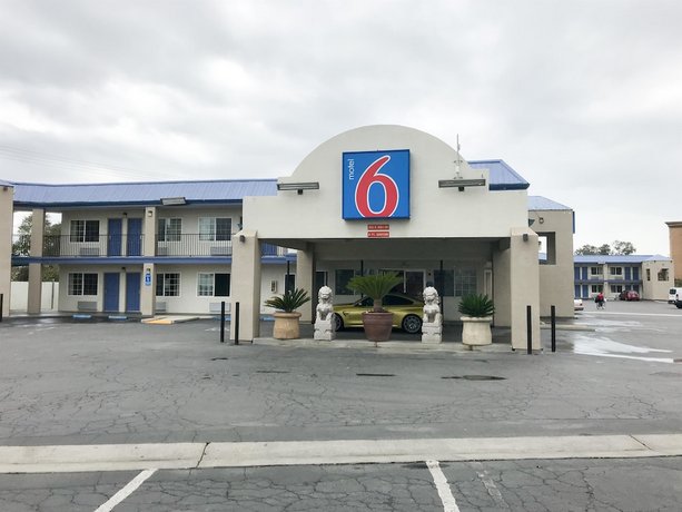 Motel 6 Visalia