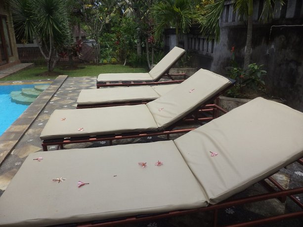 Merthayasa Bungalows