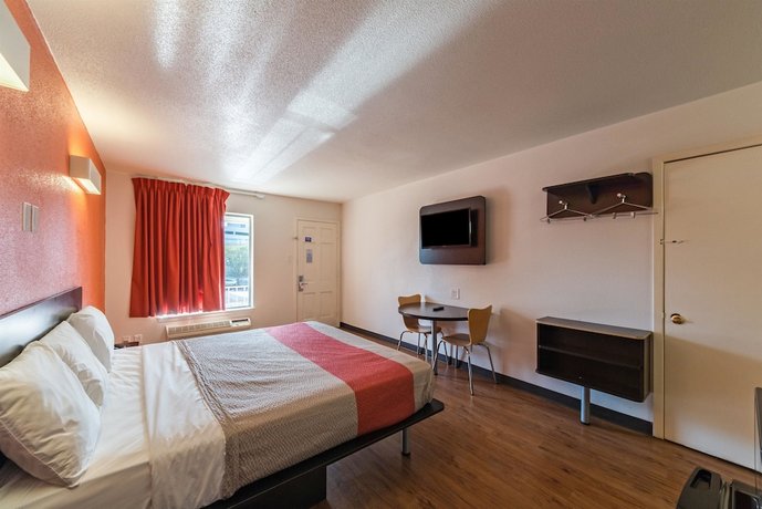 SureStay Hotel by Best Western San Antonio Riverwalk