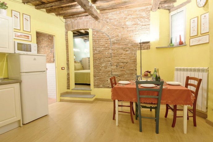 Cozy Bricks in Lucca Apartments