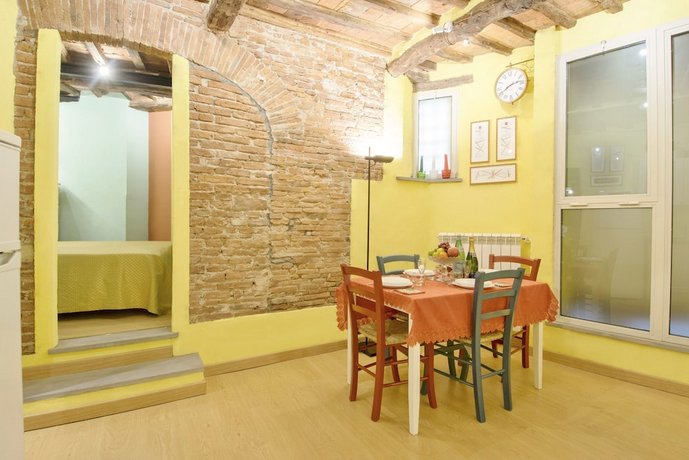 Cozy Bricks in Lucca Apartments