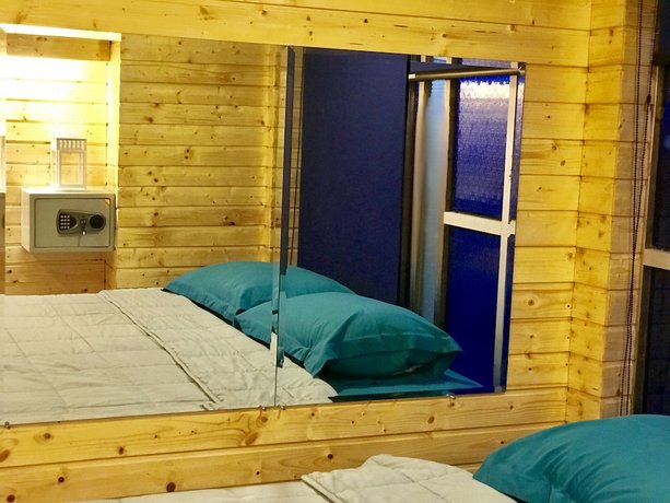 Blu Cabin Gay Poshtel