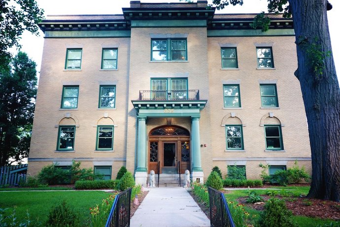 Inn at 835 Boutique Hotel