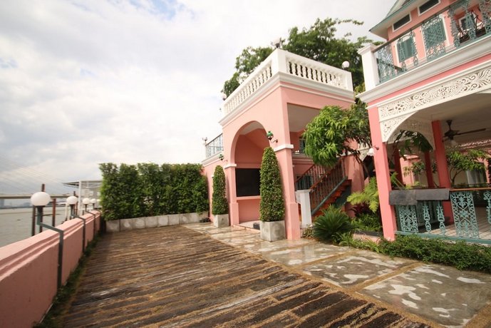 Hiranyakul house