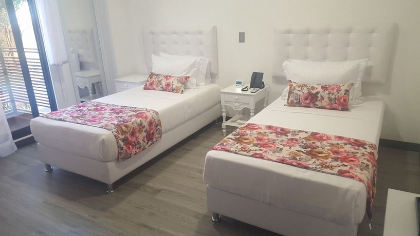Hotel Arvut Collection