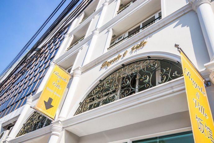 Royale 8 Ville Guest House