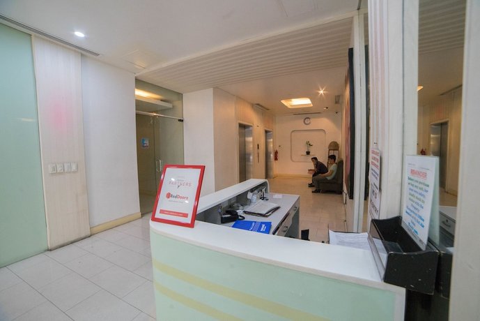 RedDoorz @ Bel Air Soho Suites Makati