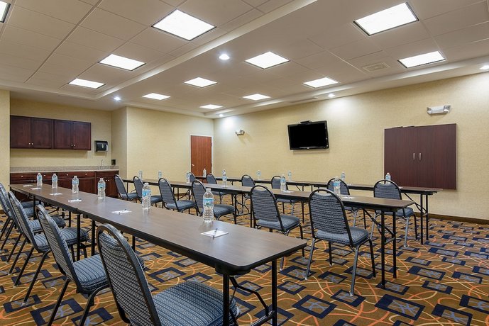 Holiday Inn Express and Suites Lafayette East